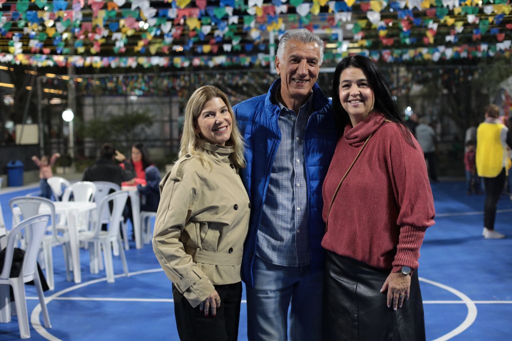 F4a Diretora Cultural Cidinha Mennichelli, presidente Waldir Fernandes e diretora Social Claudia Longato